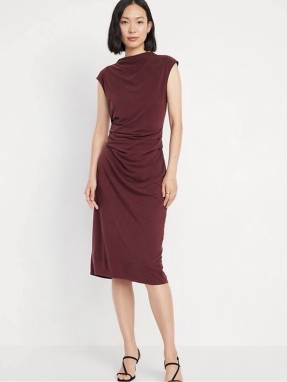 Old Navy Sleeveless Ruched Midi Dress in Wine